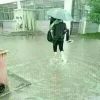 他她 Give kids.