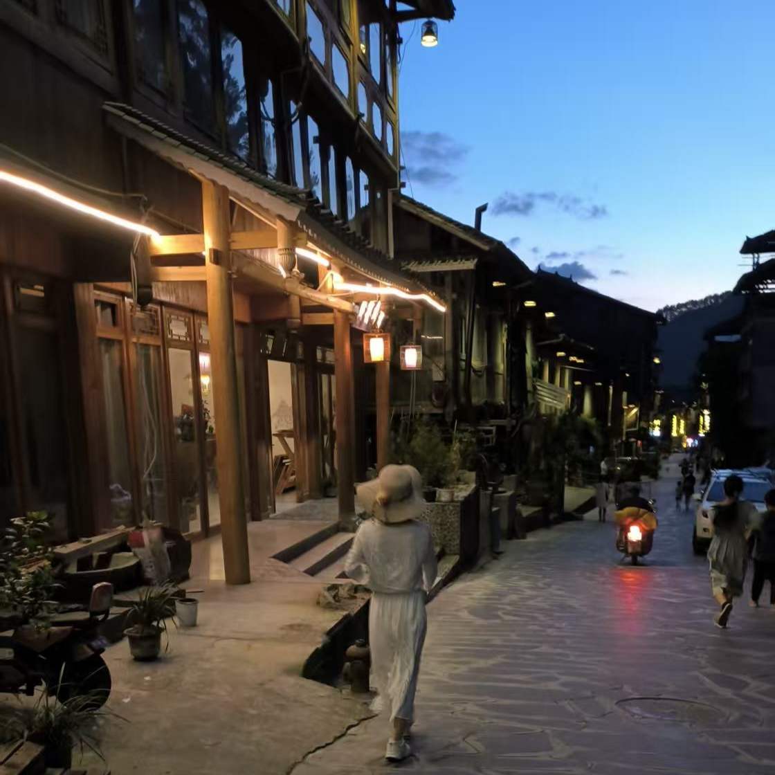 街灯山城