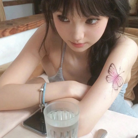小e